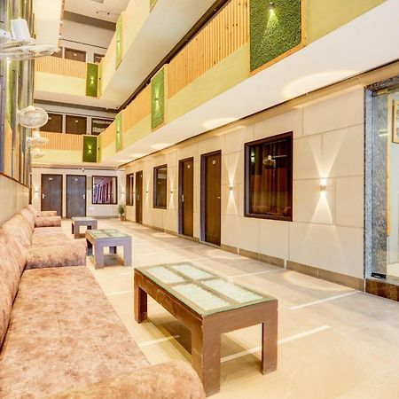 Super Townhouse Haibowal Chowk Ludhiana Eksteriør billede