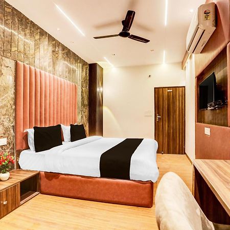 Super Townhouse Haibowal Chowk Ludhiana Eksteriør billede