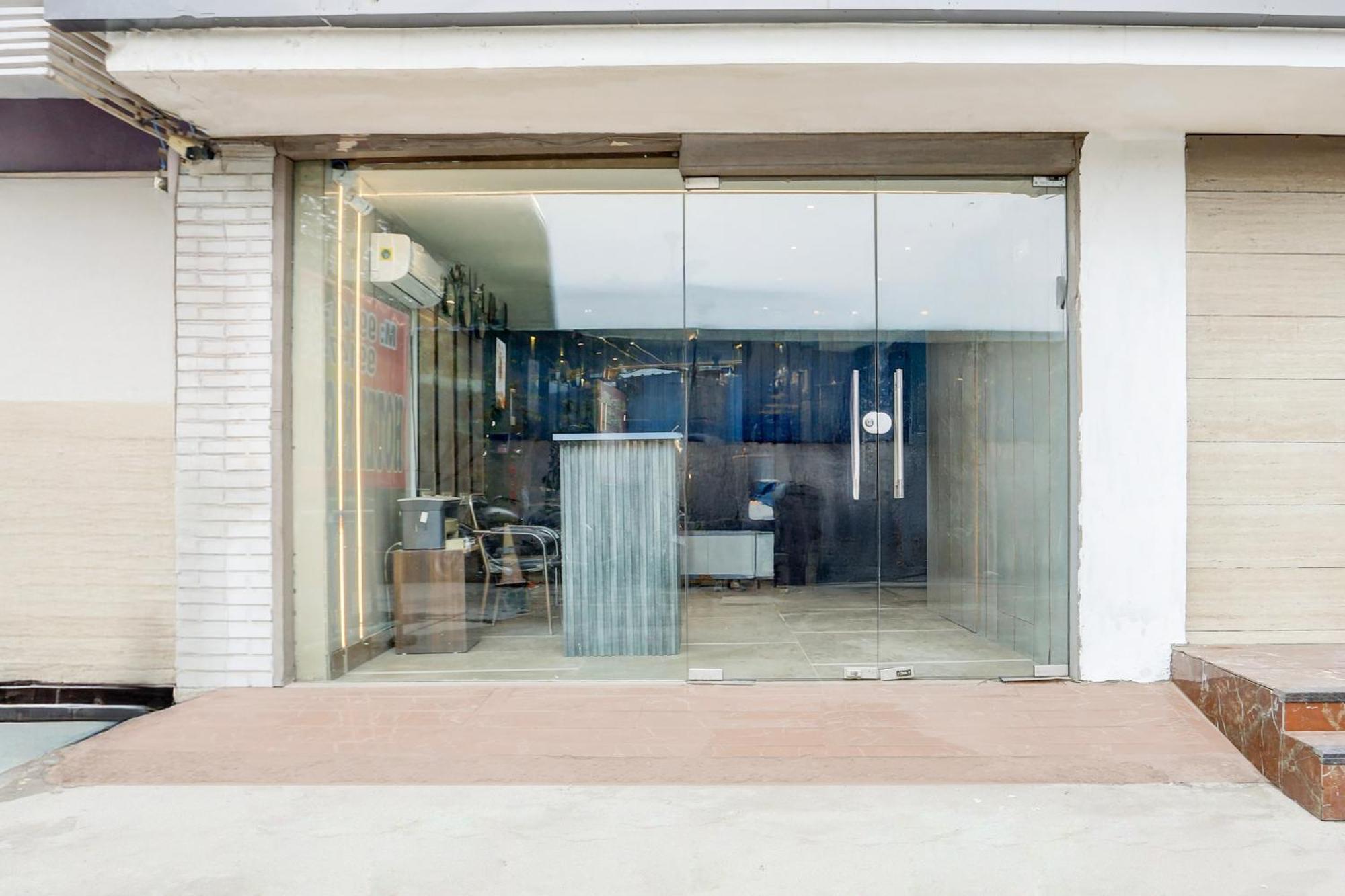 Super Townhouse Haibowal Chowk Ludhiana Eksteriør billede