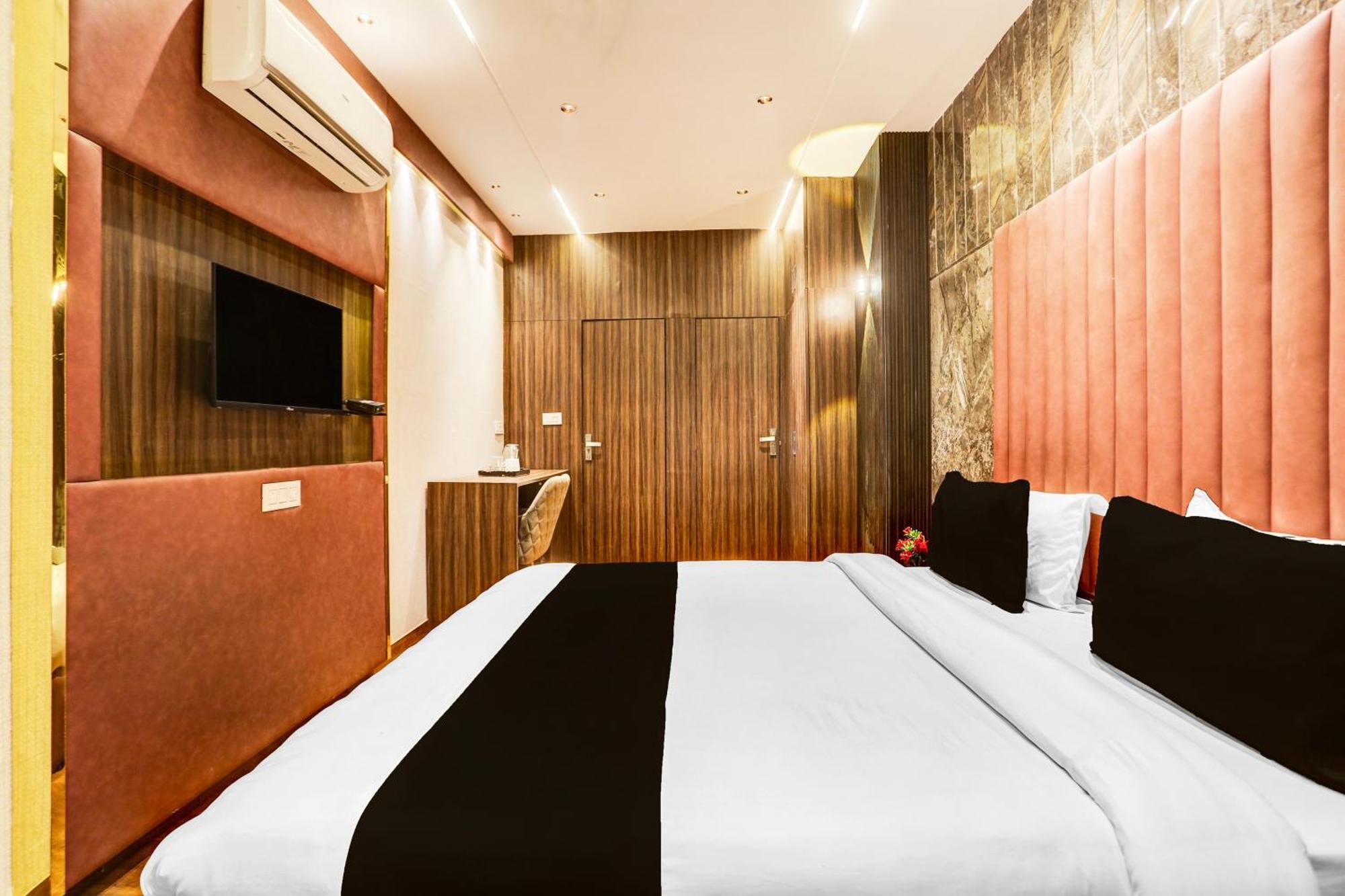 Super Townhouse Haibowal Chowk Ludhiana Eksteriør billede