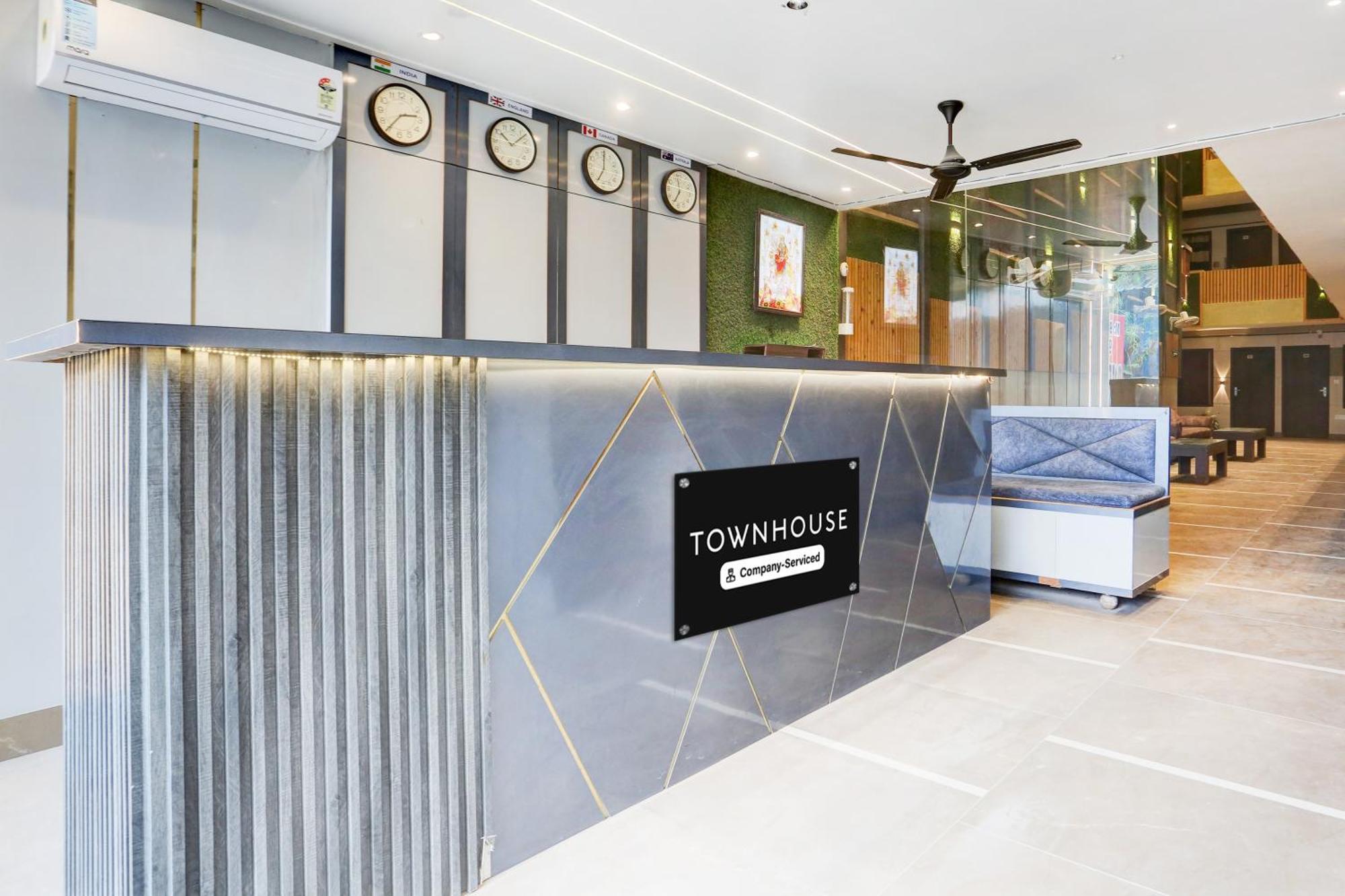Super Townhouse Haibowal Chowk Ludhiana Eksteriør billede