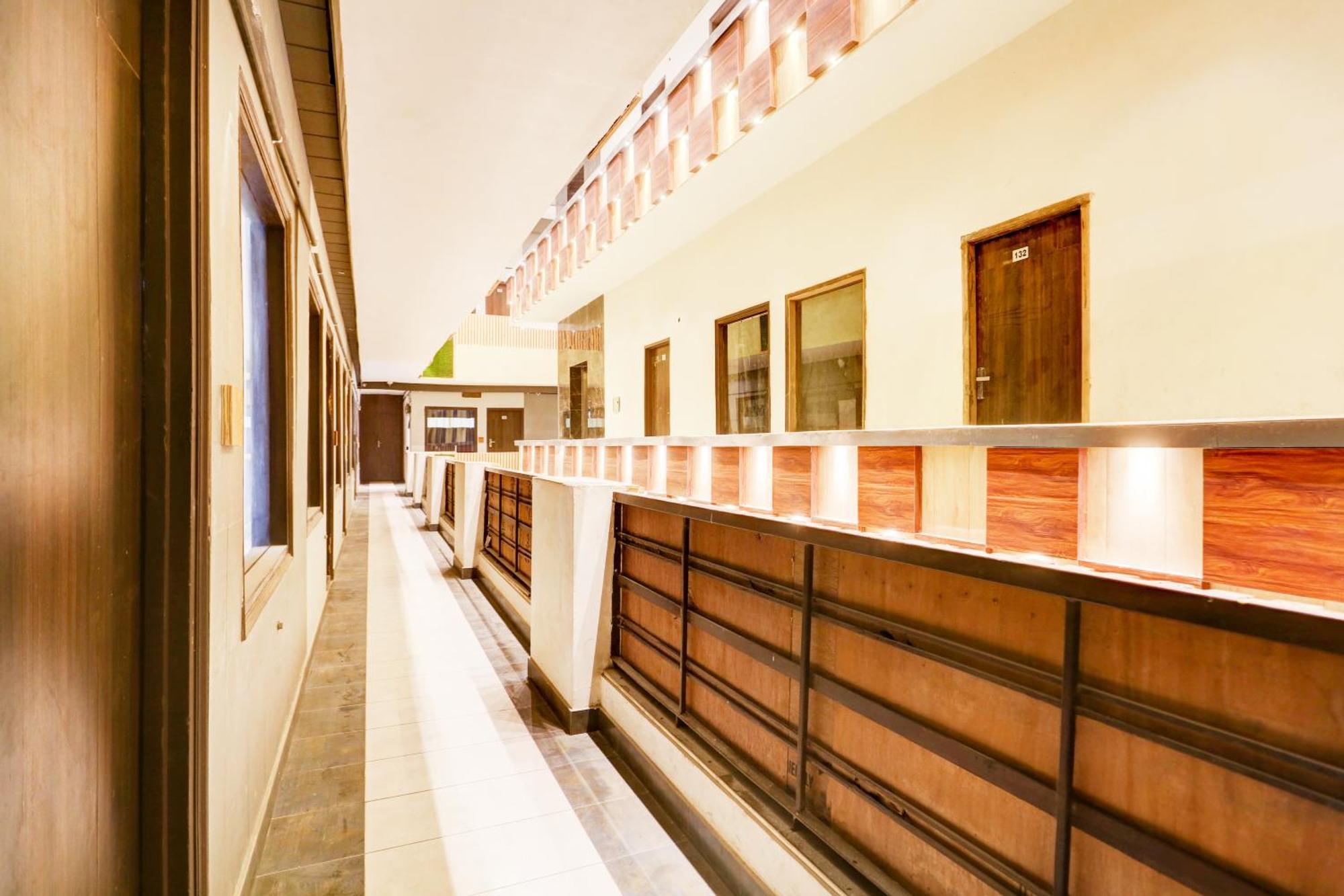 Super Townhouse Haibowal Chowk Ludhiana Eksteriør billede